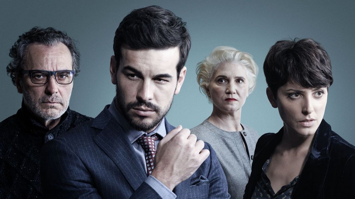 Spanish movies on Netflix, Poster for The Invisible Guest. Four people shoulder to shoulder looking stern. Two men are on the left and two women are on the right with a grey background.