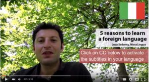 video-di-luca-in-6-lingue-con-5-ragioni-per-imparare-una-lingua-mosalingua